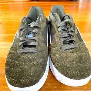 Puma Suede Classic — olive Green Mens Size 8